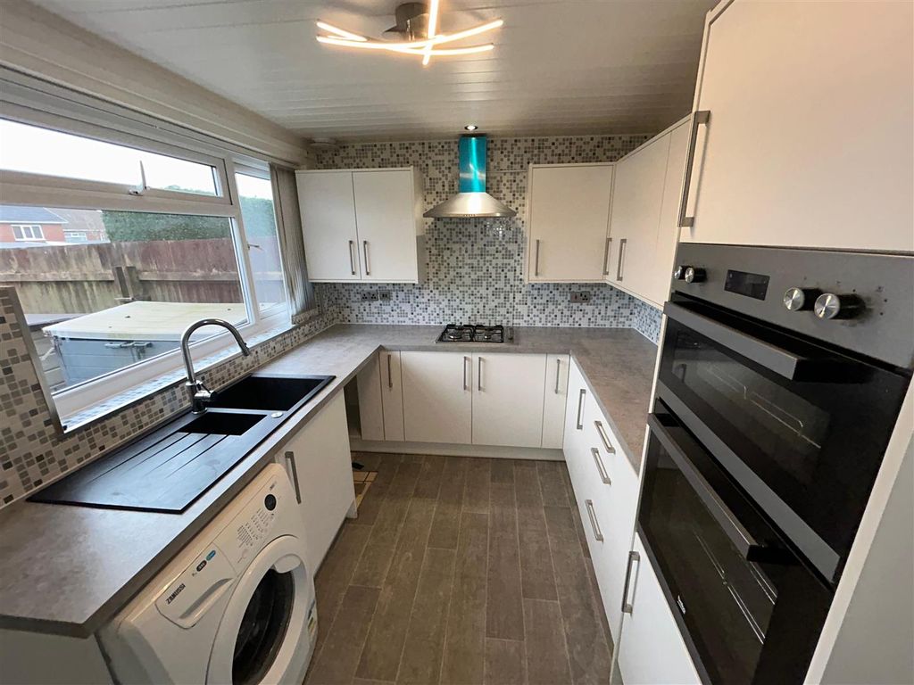 Property photo 1 of 22 Kitchen 1.0