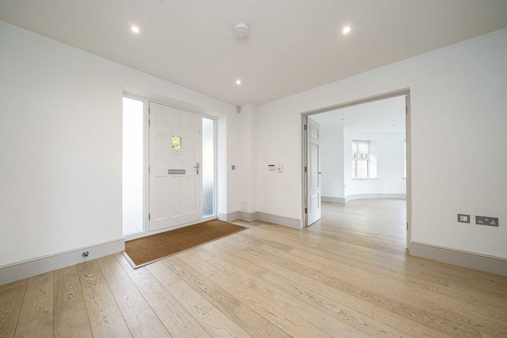 Property photo 2 of 7