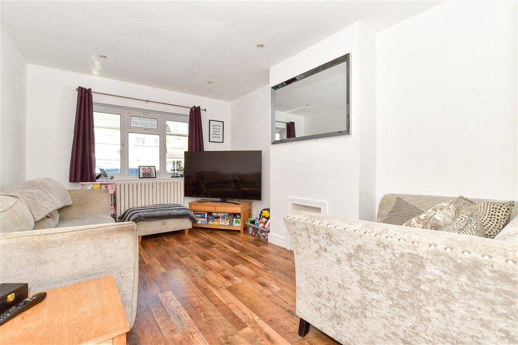 Property photo 3 of 8 Lounge