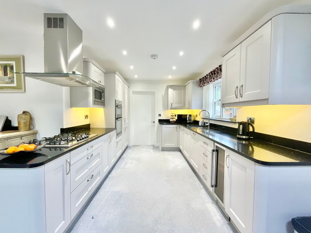 Property photo 3 of 33