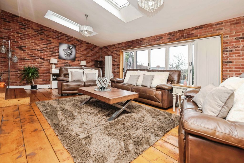 Property photo 2 of 17 Pbox-Img.Jpg