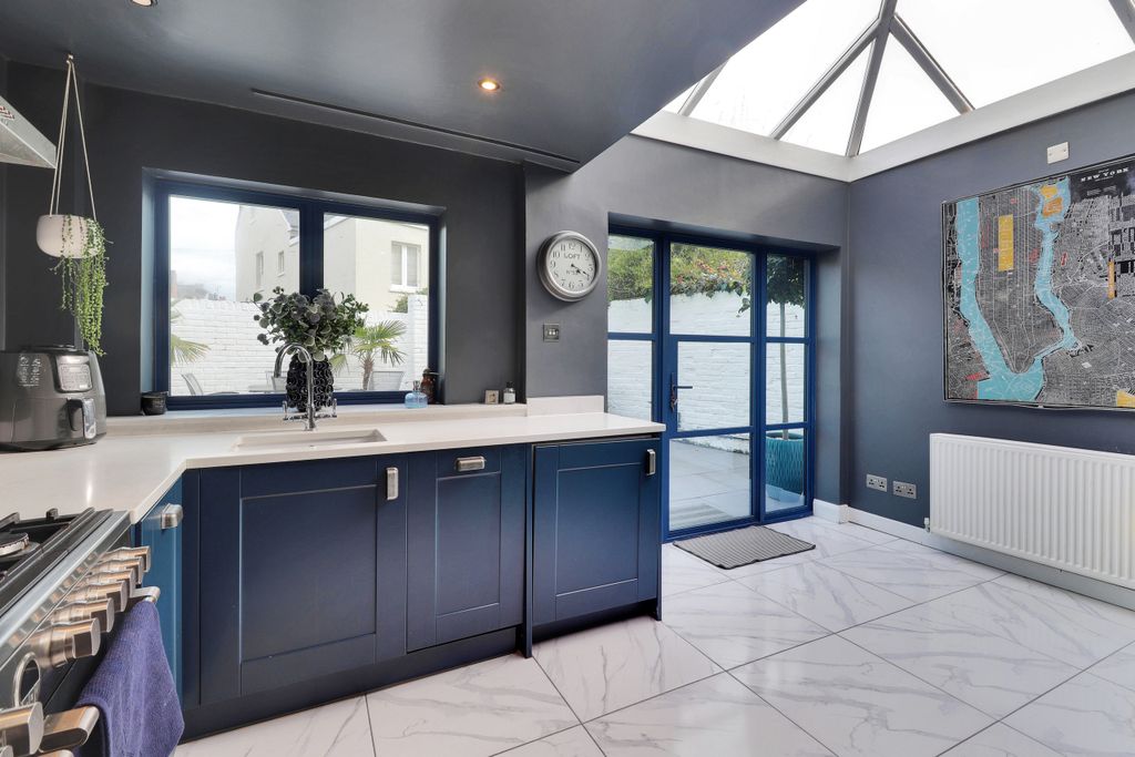 Property photo 3 of 14 Kitchen/Breakfast