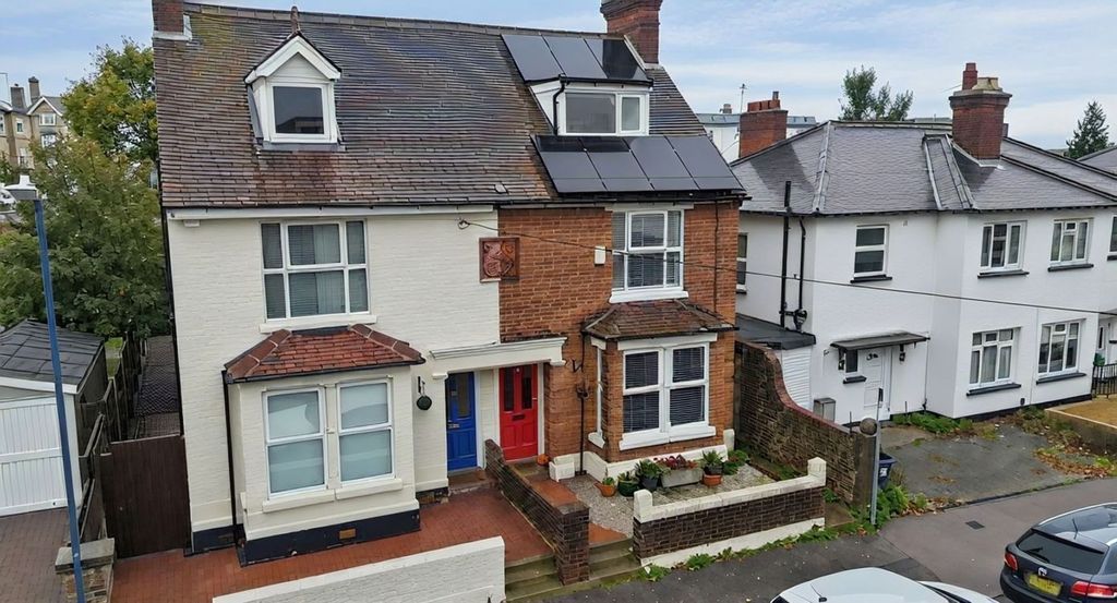 Property photo 1 of 12