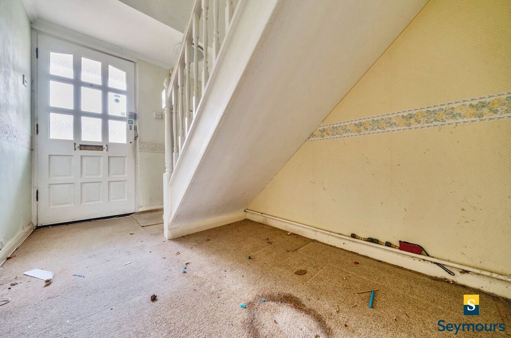 Property photo 2 of 15 Entrance Hall
