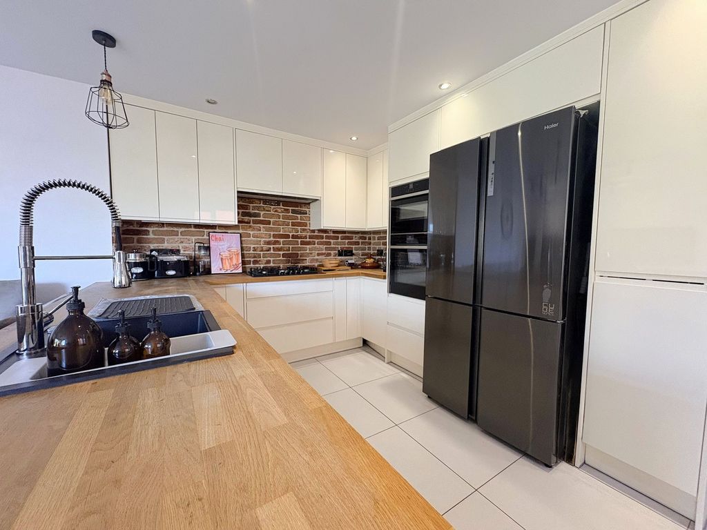 Property photo 2 of 24