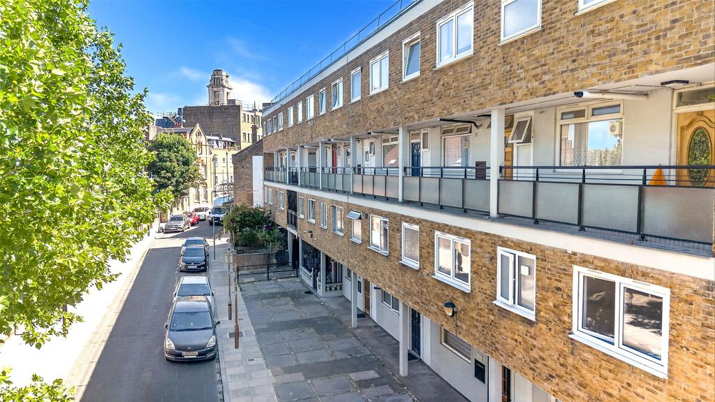 Property photo 1 of 19 Cleveland Way