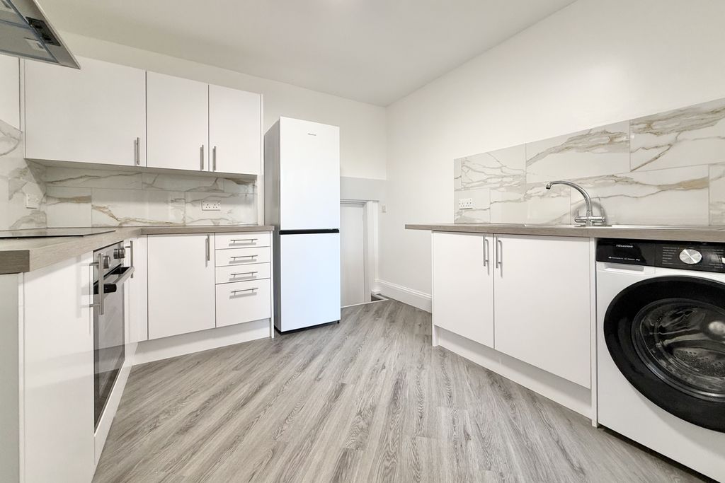 Property photo 1 of 10 4