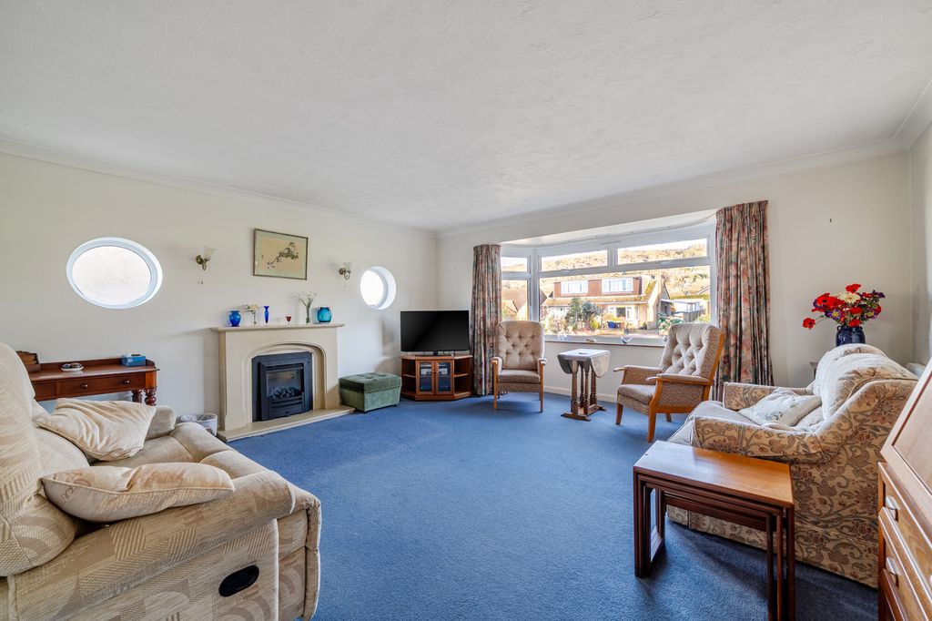 Property photo 2 of 10