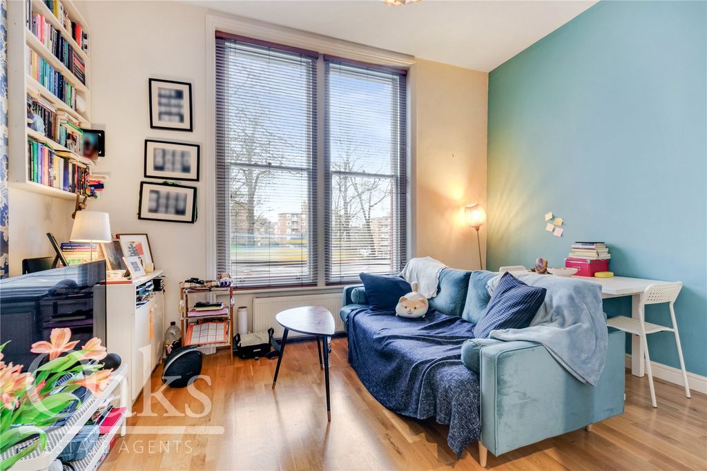 Property photo 3 of 8 Picture No. 02