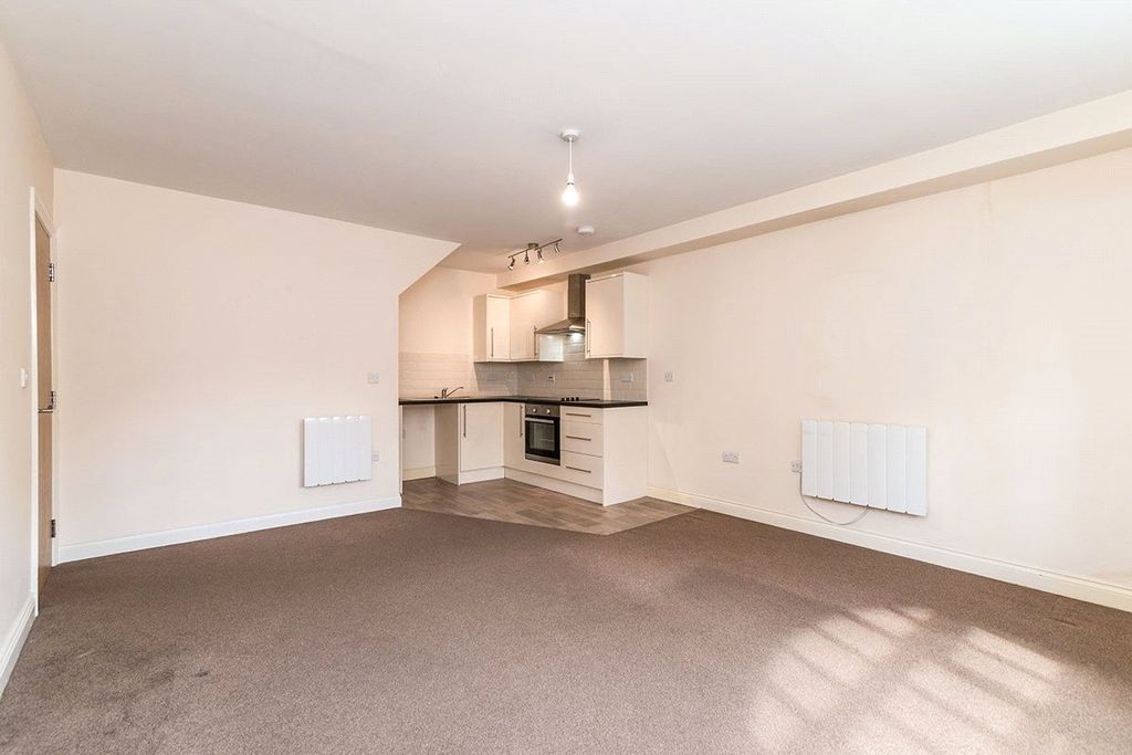 Property photo 3 of 10 Kitchen