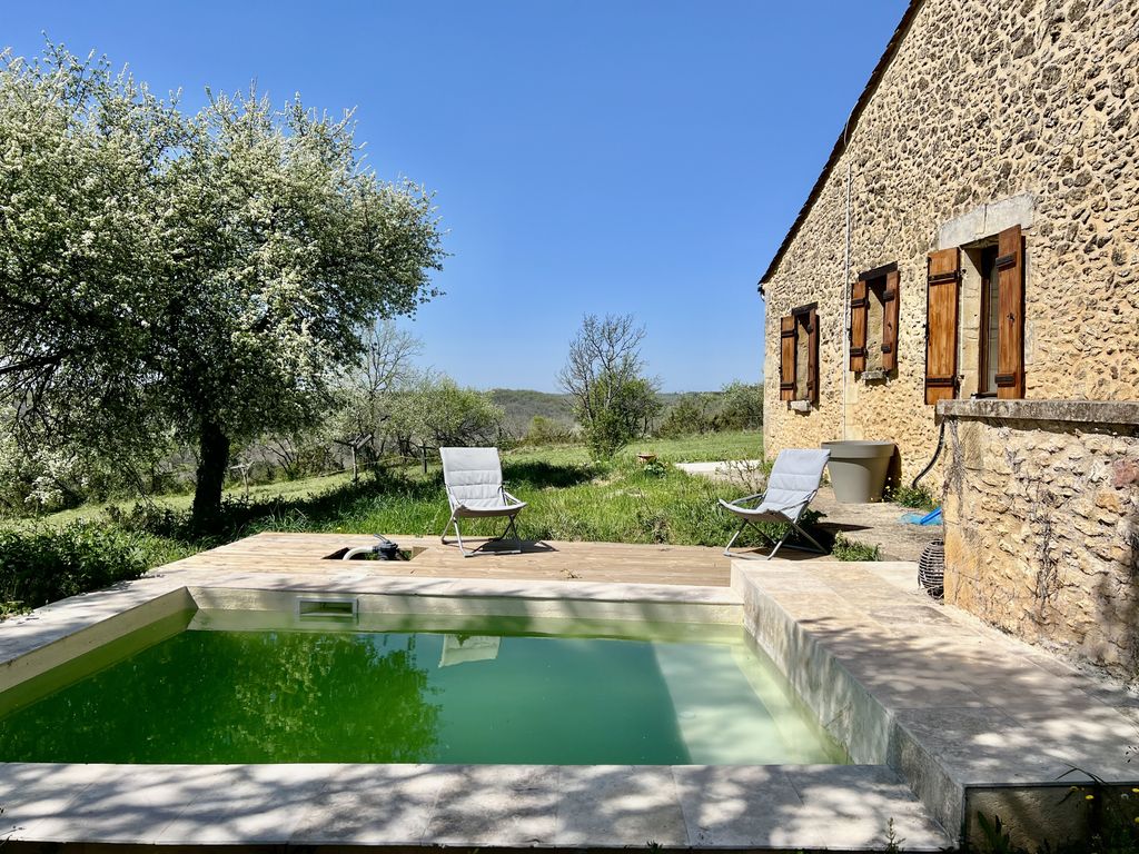 Property photo 2 of 25