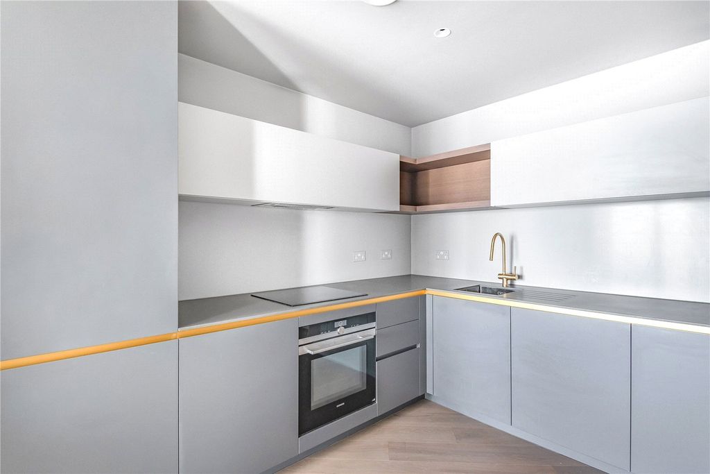 Property photo 3 of 7 Kitchen