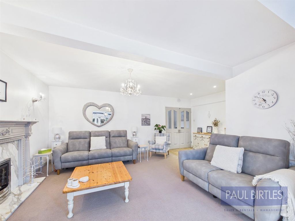 Property photo 3 of 22 Cam04378G0-Pr0314-Still021.Jpg