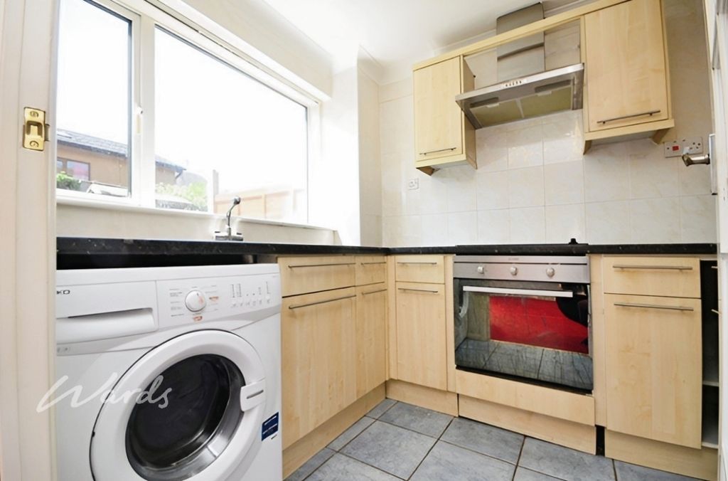 Property photo 3 of 8 Kitchen