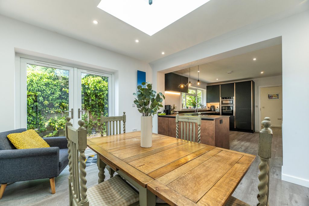 Property photo 2 of 16 1 Yew Close 047