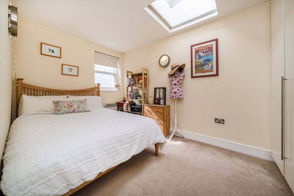 Property photo 3 of 6