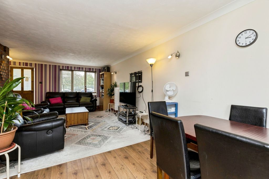 Property photo 3 of 17 Pbox-Img.Jpg