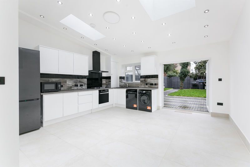 Property photo 2 of 18 Kitchen