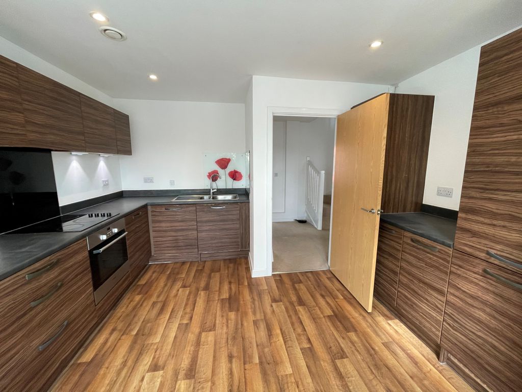 Property photo 3 of 17 16