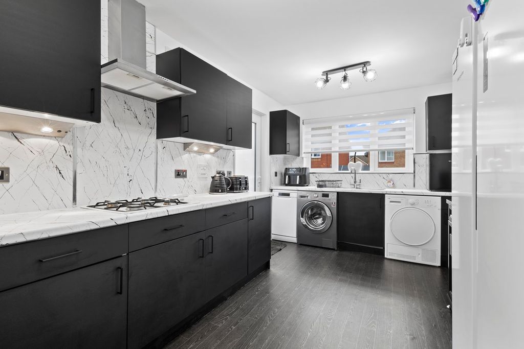 Property photo 3 of 26