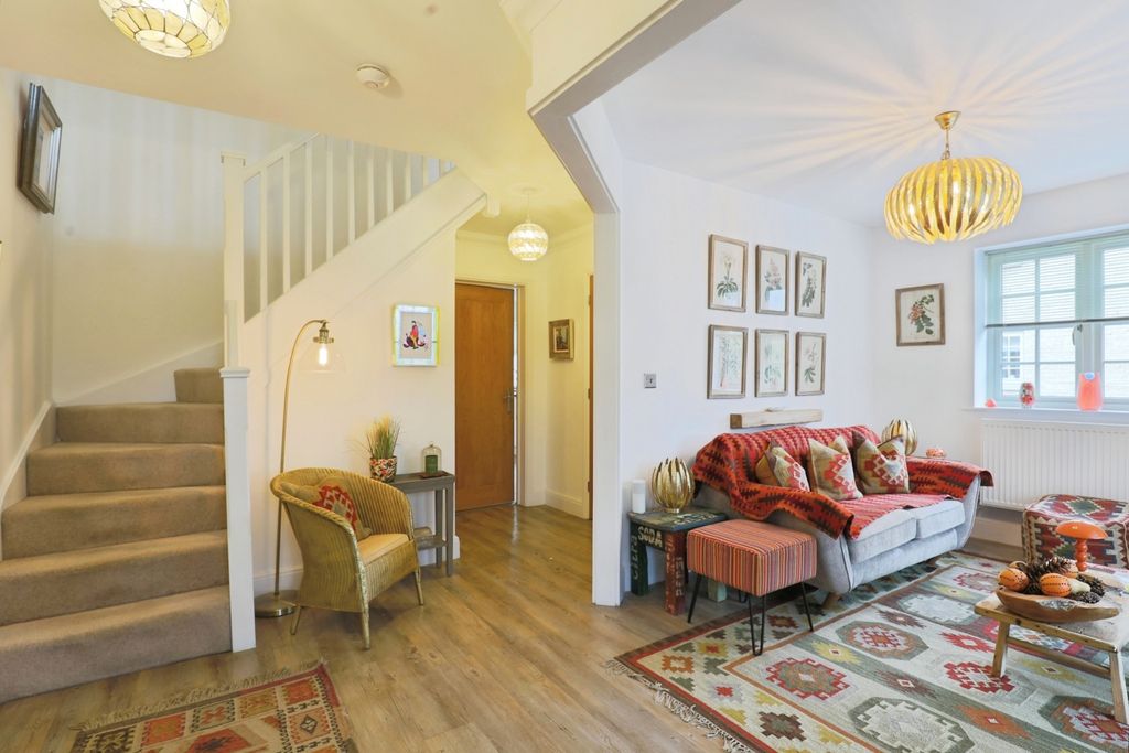 Property photo 2 of 17 Photo