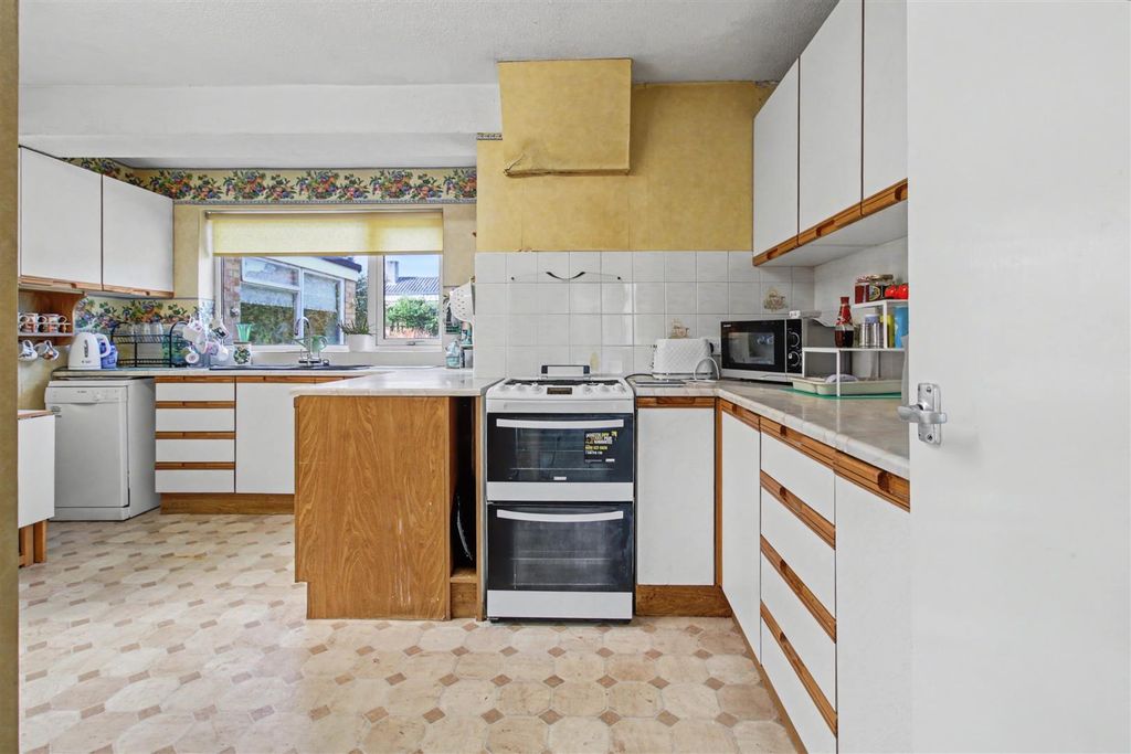 Property photo 2 of 21 Kitchen