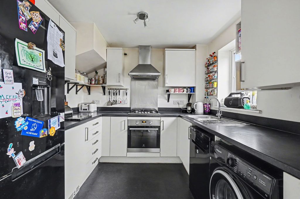 Property photo 2 of 29