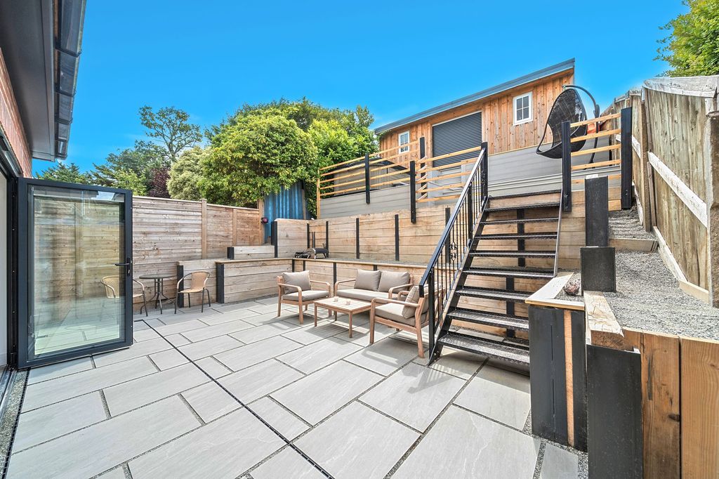 Property photo 3 of 21