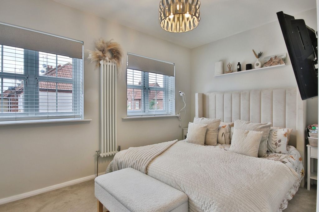 Property photo 3 of 12 4384598