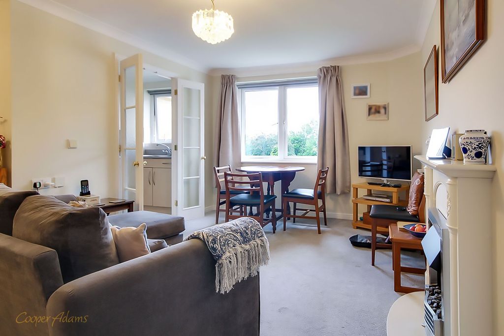 Property photo 2 of 19 Sitting Room