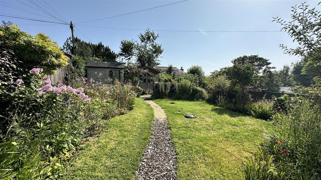 Property photo 3 of 18 Garden.Jpg