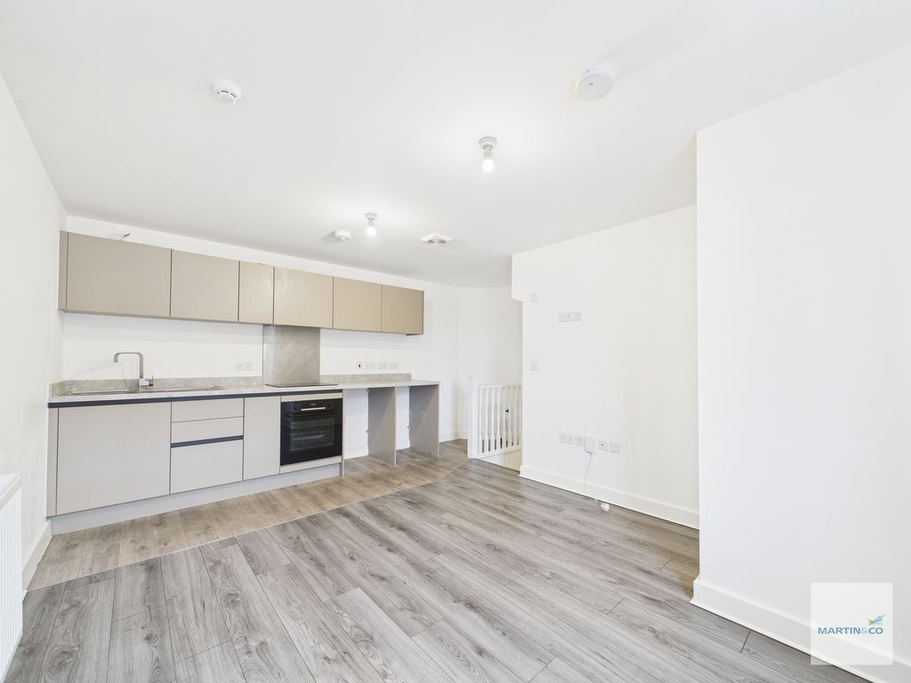 Property photo 3 of 11 Cam03394G0-Pr0422-Still005