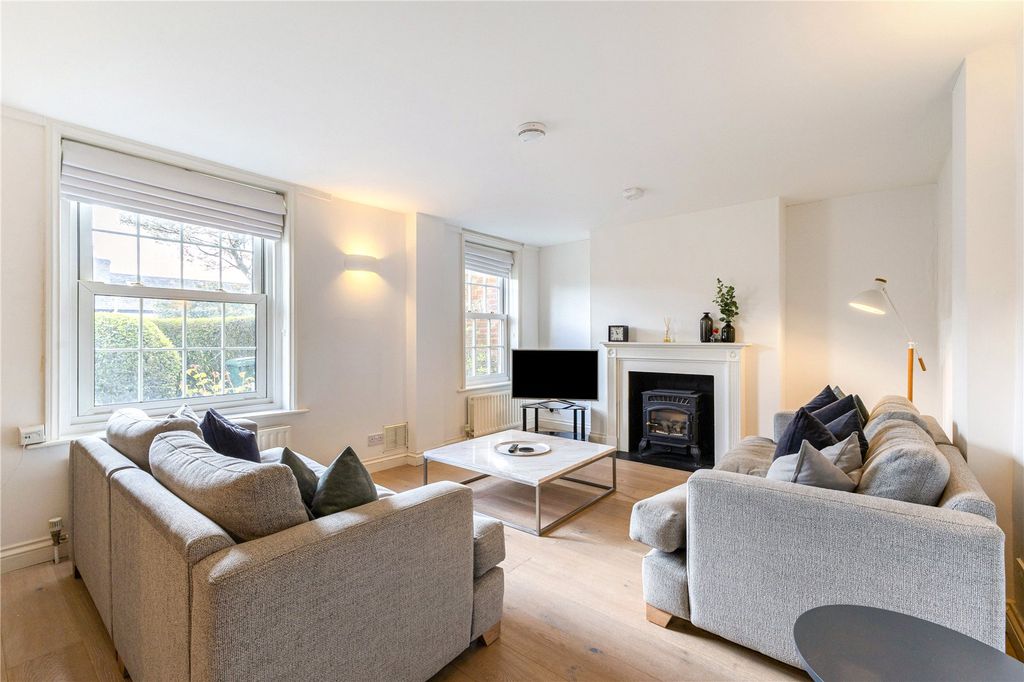 Property photo 2 of 11 Sitting Room