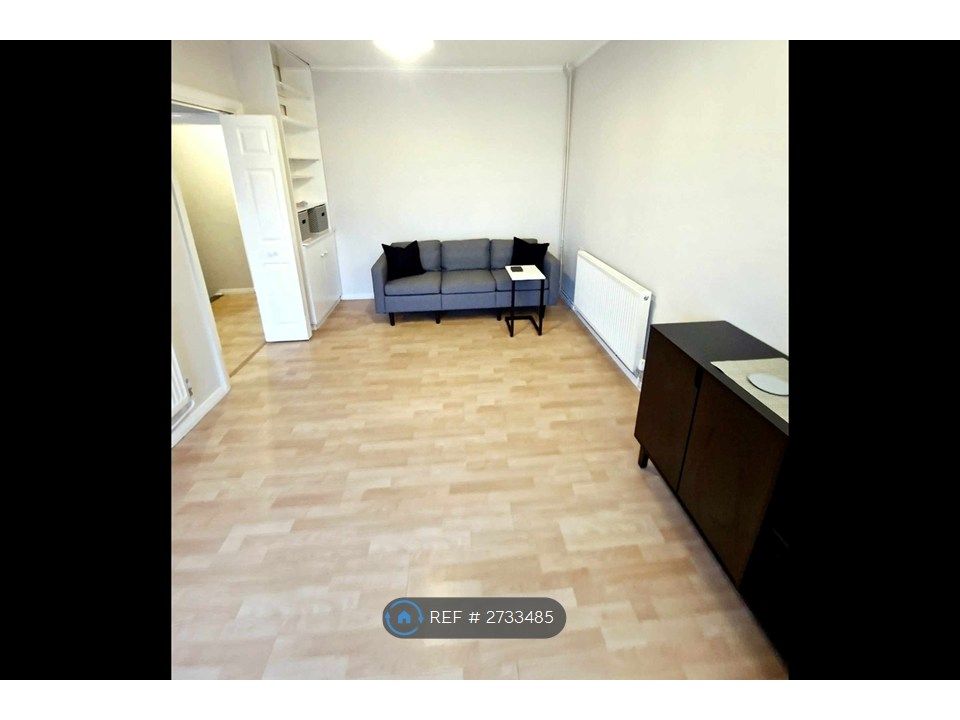 Property photo 2 of 13 Livingrom