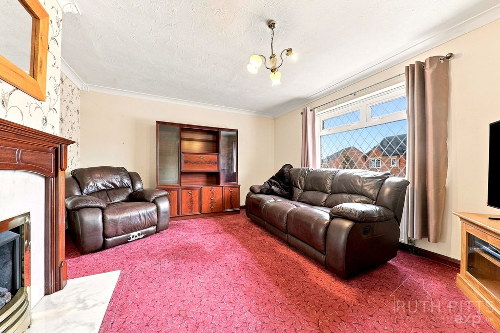 Property photo 2 of 28