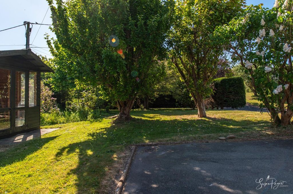 Property photo 2 of 34 Garden
