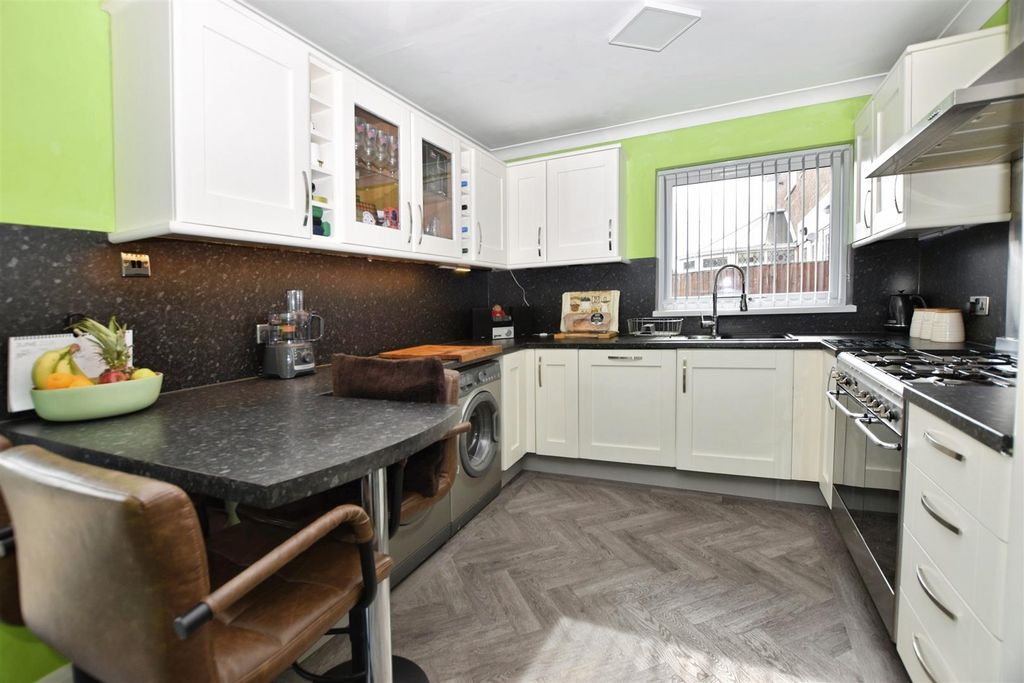 Property photo 3 of 11 Kitchen / Diner