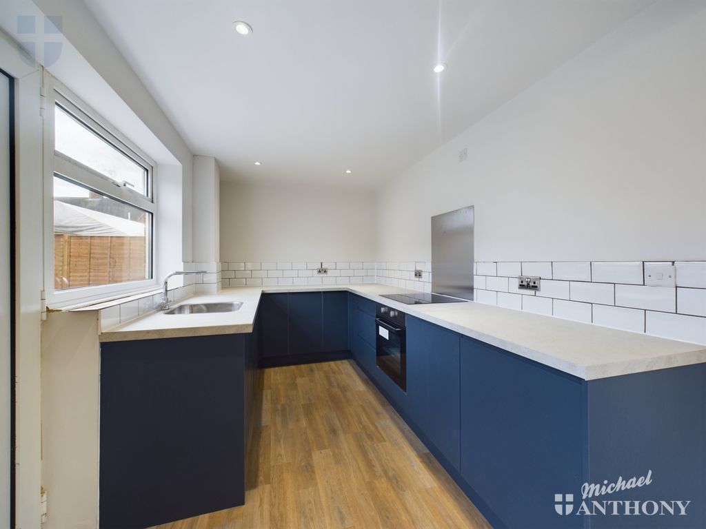 Property photo 3 of 15 Cam02538G0-Pr0228-Still011