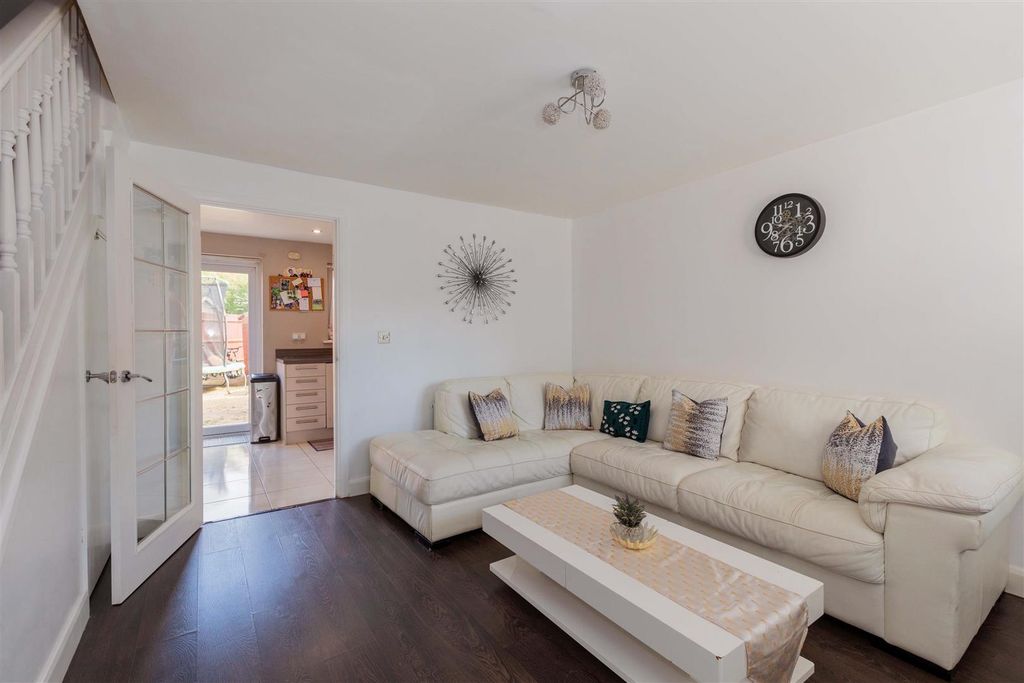 Property photo 3 of 15 225 Eltham Avenue-8.Jpg
