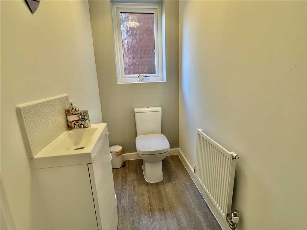 Property photo 3 of 10 Inner Hall