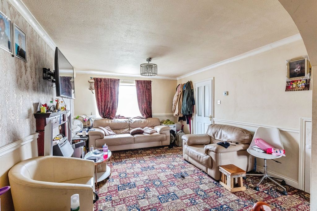 Property photo 2 of 14