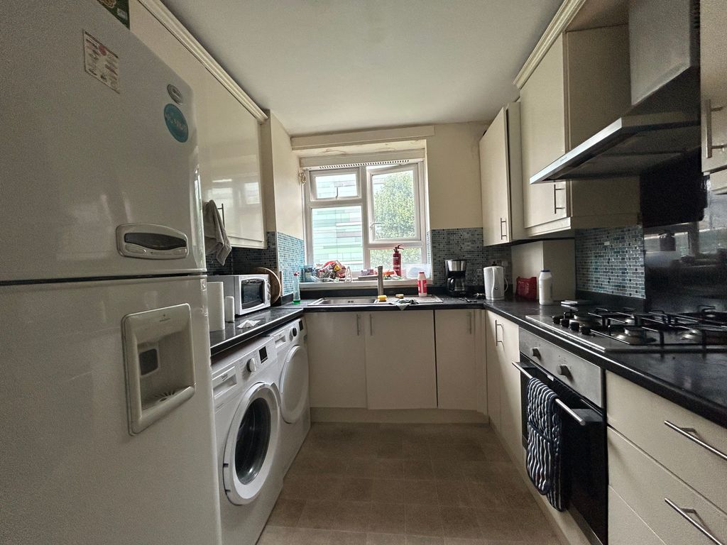 Property photo 3 of 7 Kitchen