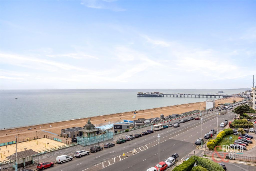 Property photo 3 of 19 Marine Parade 127, Collingwood House 11-011.Jpg