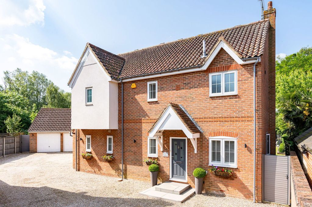 Property photo 1 of 52