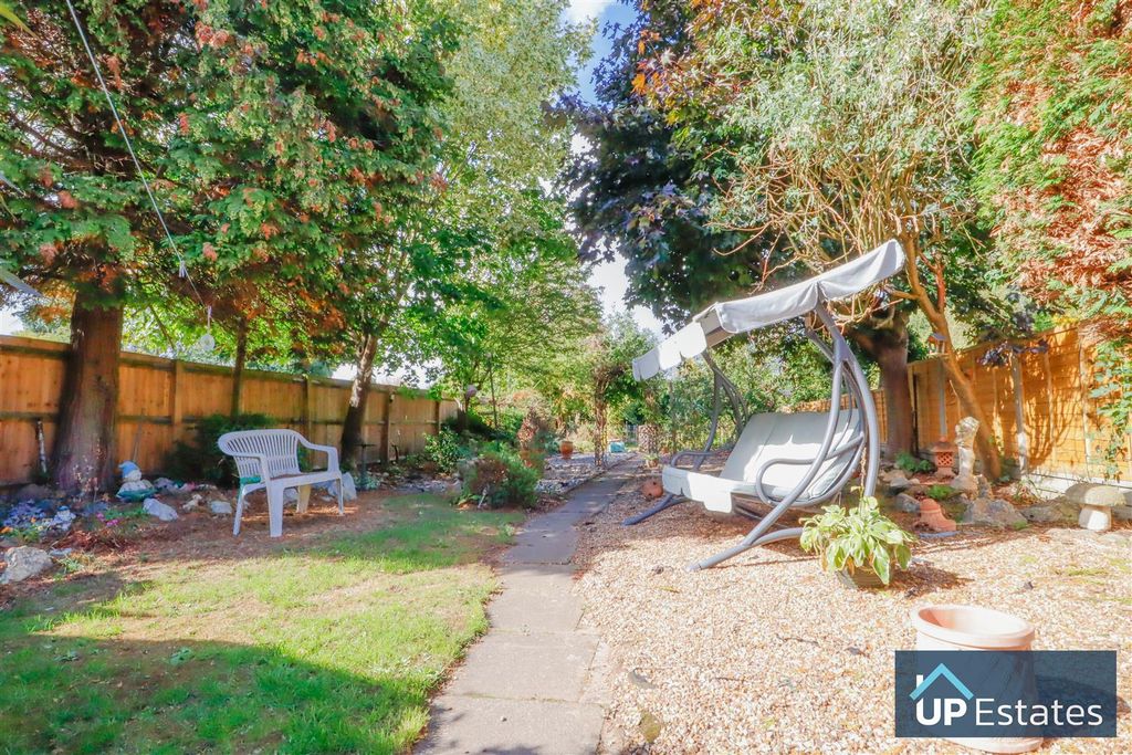 Property photo 2 of 27 Rear Garden