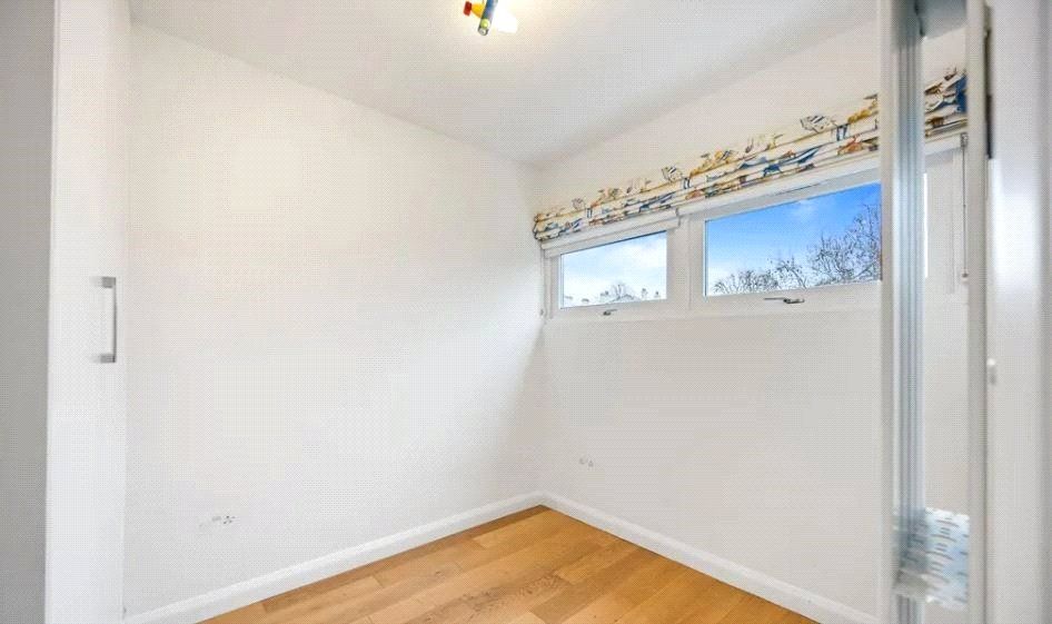 Property photo 3 of 14 Picture-No-06