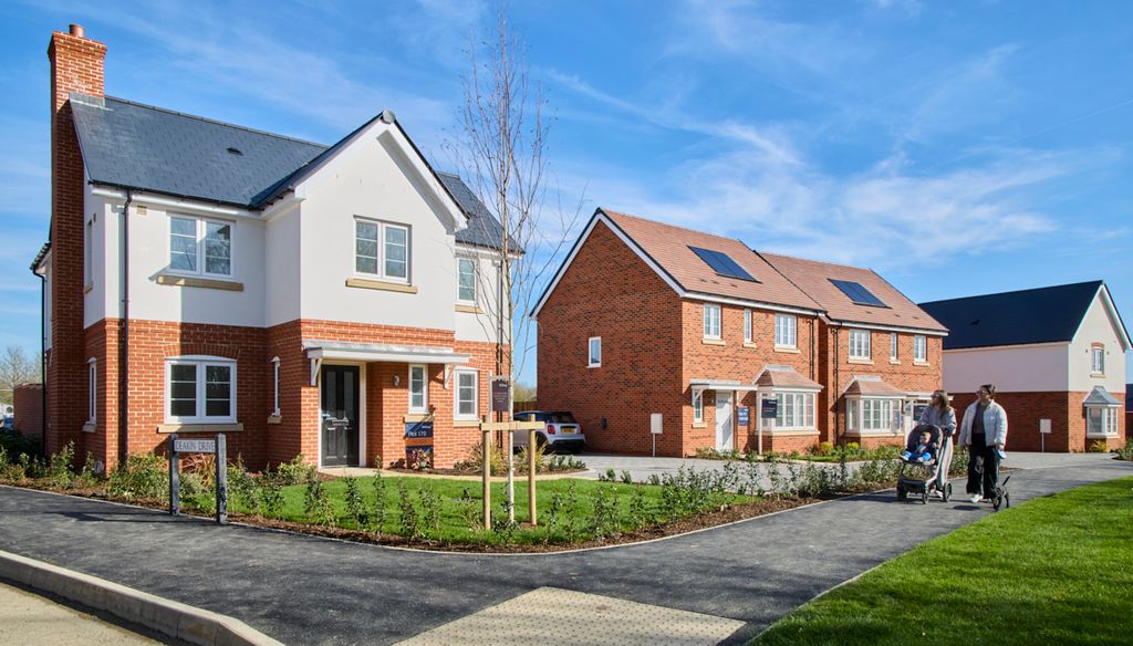 Property photo 2 of 14 Street Scene