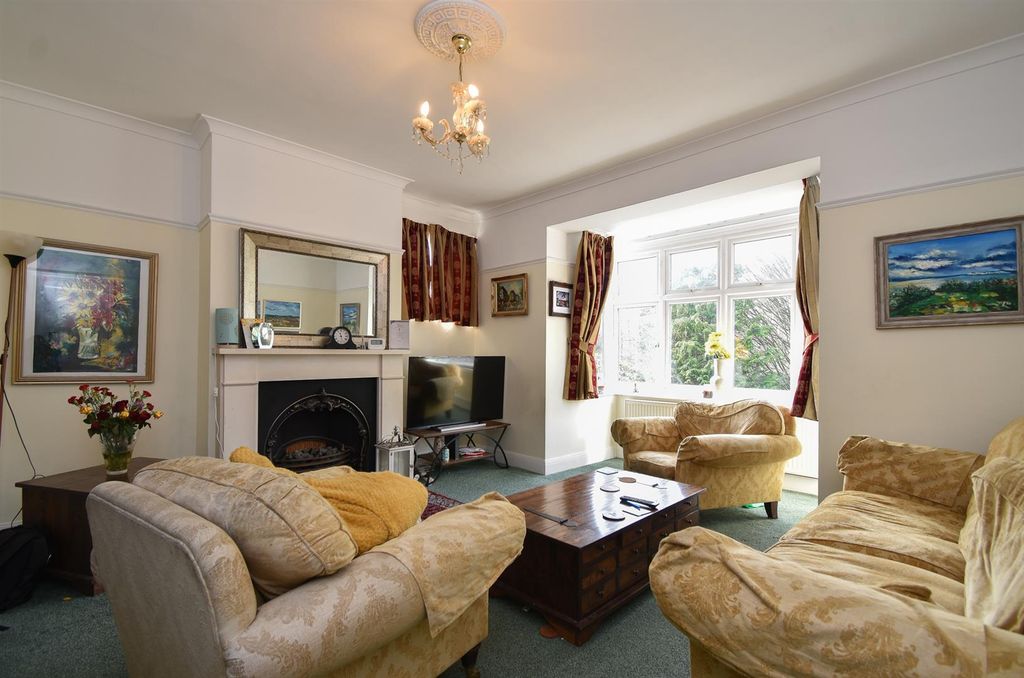 Property photo 3 of 34 Living Room