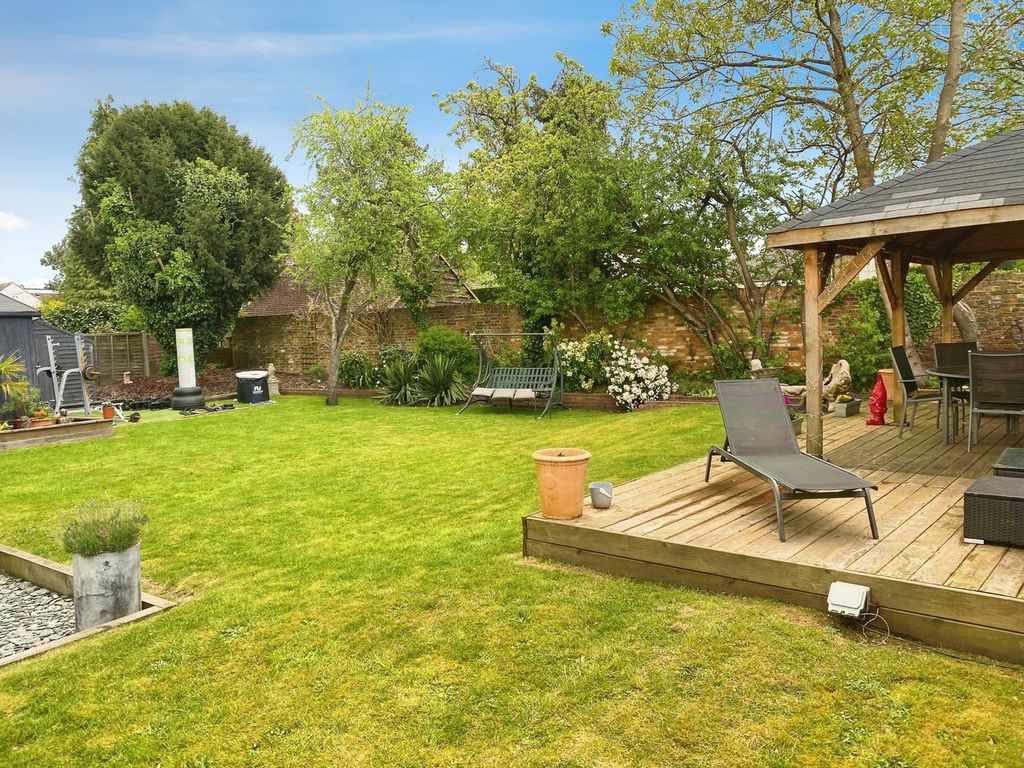 Property photo 2 of 26