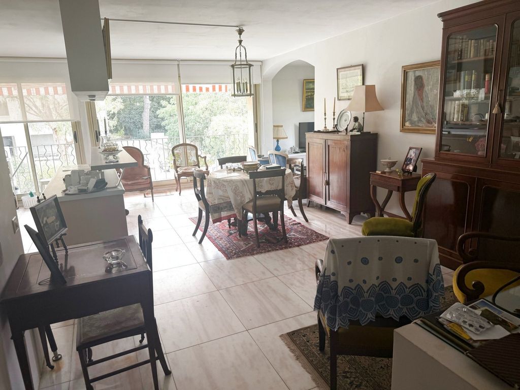 Property photo 1 of 5 Apartment Near The Village